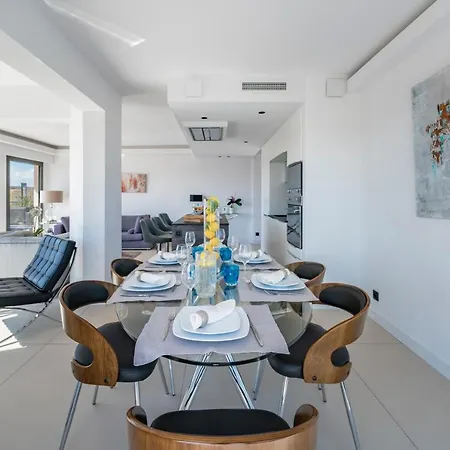 Centre Dernier Etage * Канны