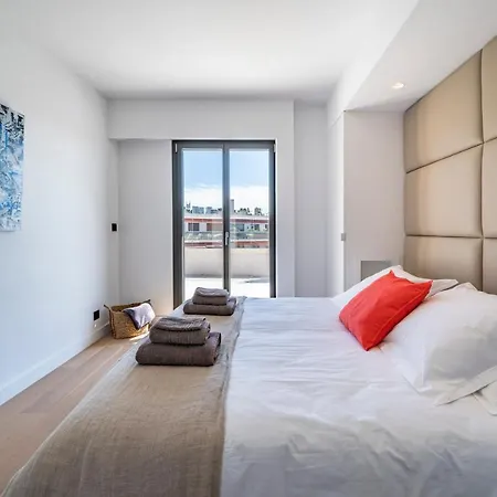 Centre Dernier Etage Канны