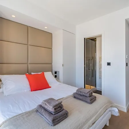 Centre Dernier Etage * Канны