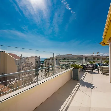 Centre Dernier Etage Апартаменты *